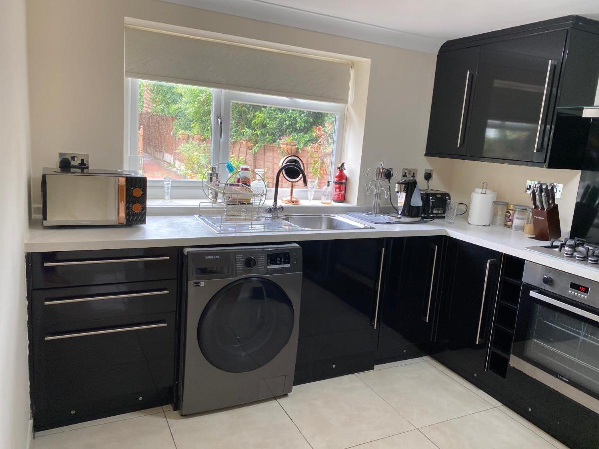 Studio Flat Gants Hill With Free Parking 레드브리지 외부 사진